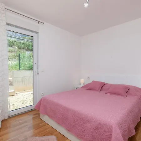 Apartments Antonella Bes *