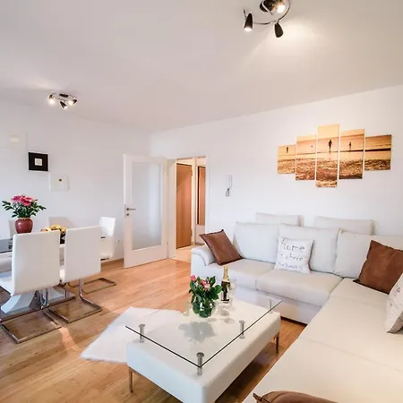 Apartments Antonella Bes Apartamento Makarska