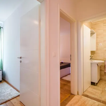Apartments Antonella Bes Apartamento Makarska