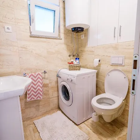 Apartments Antonella Bes * Makarska