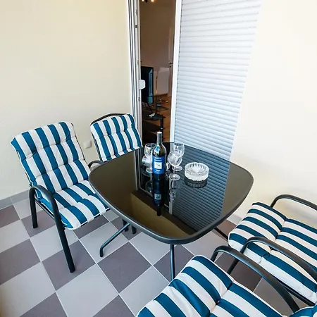 Apartments Antonella Bes * Makarska