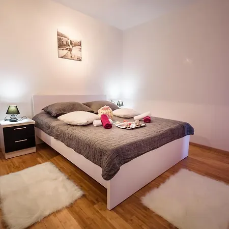 Apartments Antonella Bes Apartamento Makarska