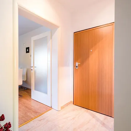 Apartment Apartments Antonella Bes Makarska