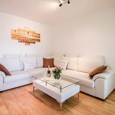 Apartments Antonella Bes Apartamento Makarska