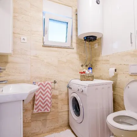 Apartments Antonella Bes * Makarska