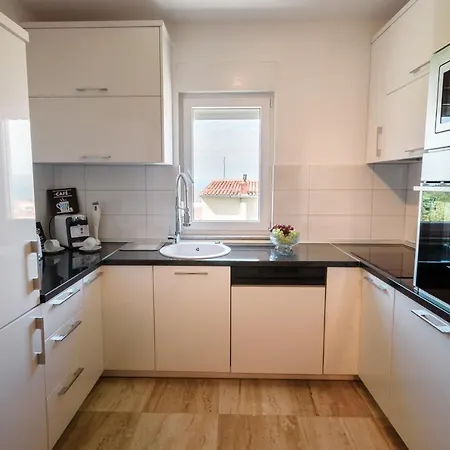 Apartments Antonella Bes Apartamento Makarska