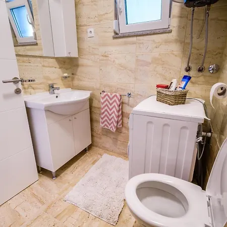 Apartments Antonella Bes * Makarska