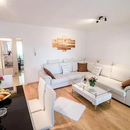 Apartamento Apartments Antonella Bes *